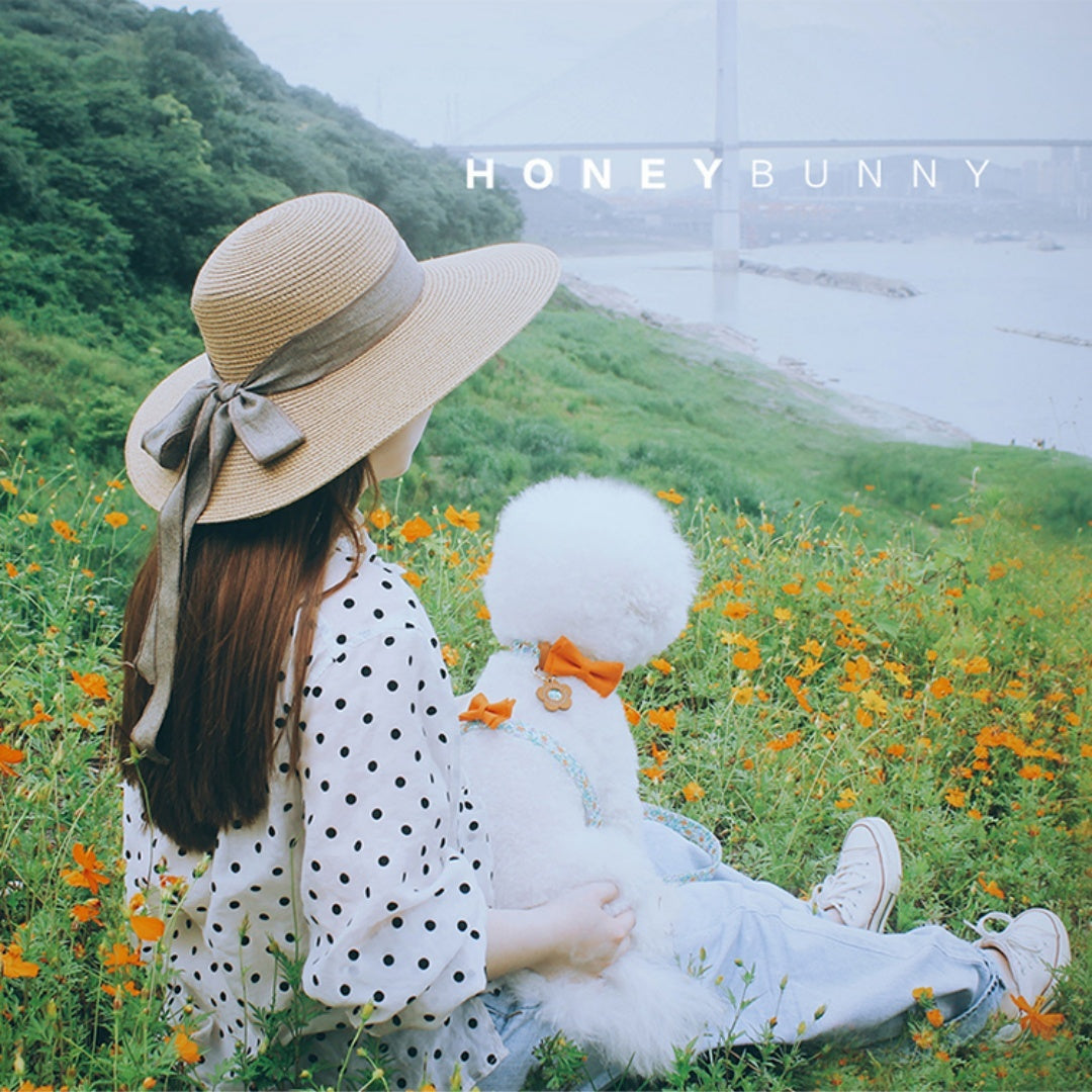 Cowhide Hand Holding Rope