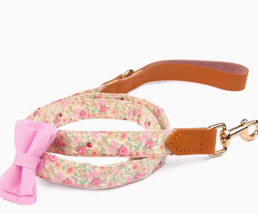 Cowhide Hand Holding Rope