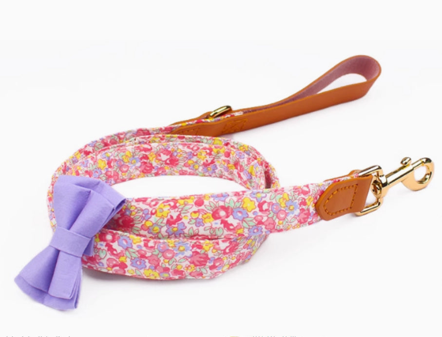 Cowhide Hand Holding Rope