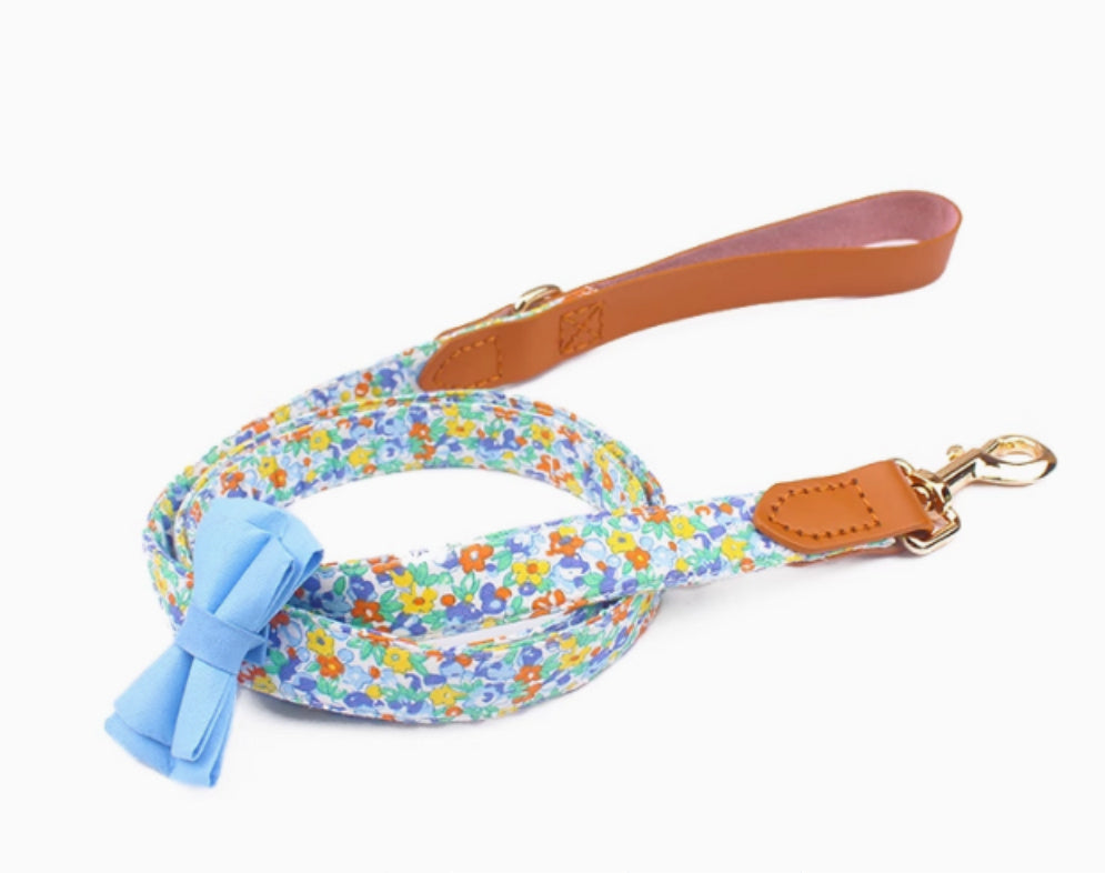 Cowhide Hand Holding Rope